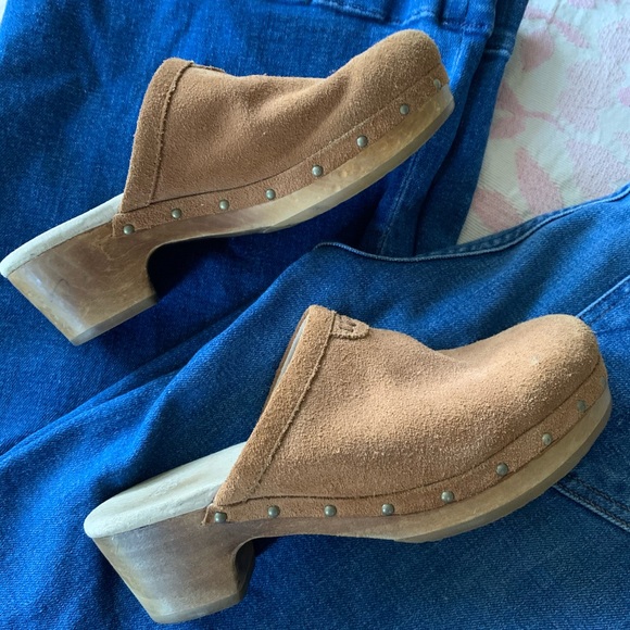 UGG Clogs - Picture 1 of 5